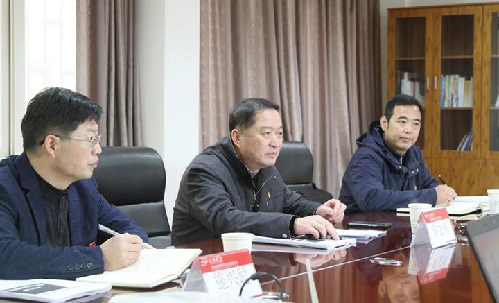 云煤（CA88）集团党委委员、纪委书记覃崇辉到煤炭机电试验所发展春节送温暖慰问活动