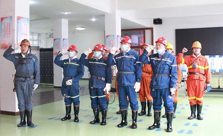 云煤（CA88）集团专职表部董事寸延峰一行到镇雄煤业公司调研