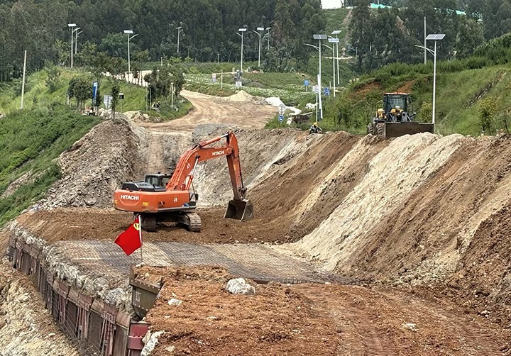 安全出产重于泰山——前锋煤业东环线运输路路刷新工程圆满竣工