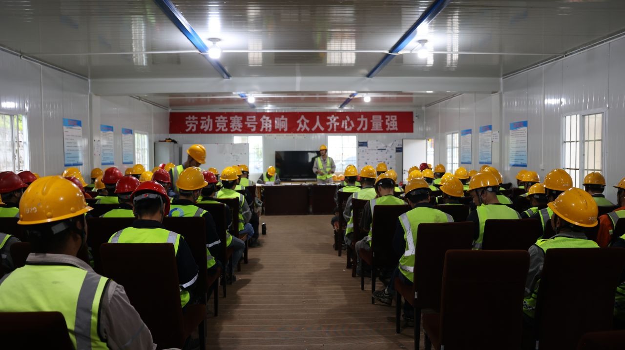 煤海竞帆船，拼搏铸鲜丽——前锋煤衣吠动较量奏响奋进乐章