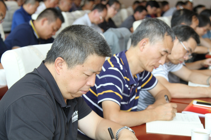 6学员仔细倾听、当真笔记。.png