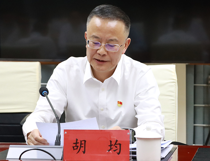 胡均.jpg 胡均.jpg