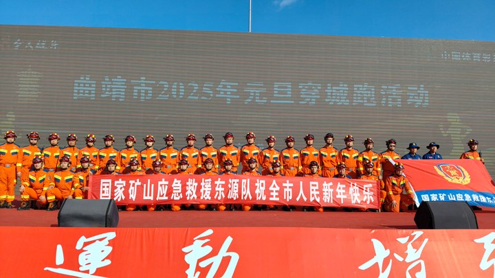 集体合影.jpg 集体合影.jpg